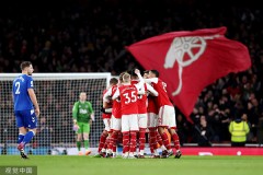 格伊转会利物浦梦碎：水晶宫后卫心理历程揭秘