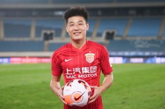 新赛季积分榜风云：申花国安掉队，泰山战平海港蓉城崛起